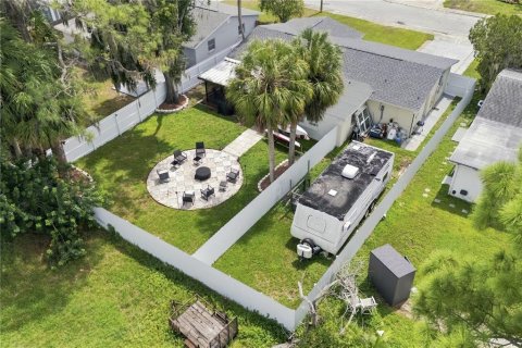 House in Port Richey, Florida 3 bedrooms, 107.02 sq.m. № 2360633 - photo 4
