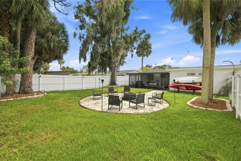 House in Port Richey, Florida 3 bedrooms, 107.02 sq.m. № 2360633 - photo 25