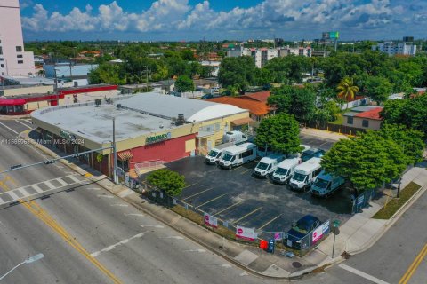 Commercial property in Miami, Florida № 2088560 - photo 4