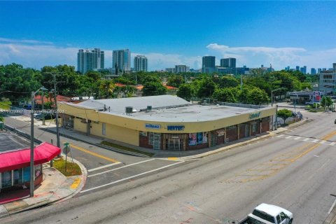 Commercial property in Miami, Florida № 2088560 - photo 2