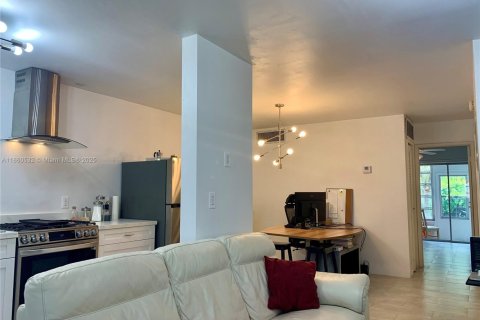 Condo in Miami Gardens, Florida, 1 bedroom  № 1891816 - photo 12