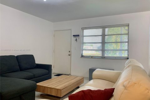 Condo in Miami Gardens, Florida, 1 bedroom  № 1891816 - photo 7