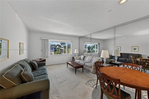 Condo in Fort Lauderdale, Florida, 1 bedroom  № 1975754 - photo 4