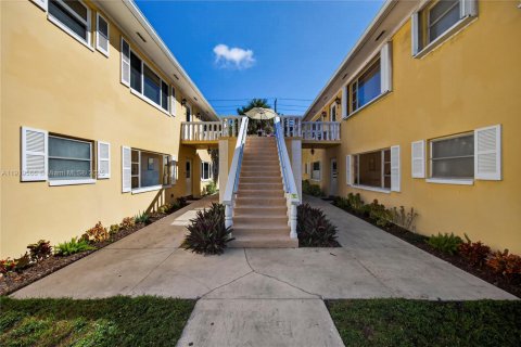 Condo in Fort Lauderdale, Florida, 1 bedroom  № 1975754 - photo 13
