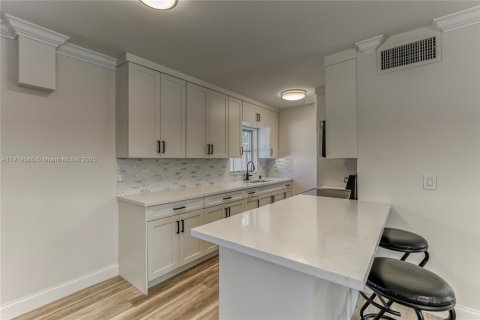 Condo in Fort Lauderdale, Florida, 1 bedroom  № 1975754 - photo 11