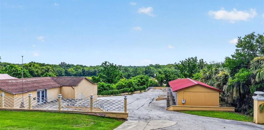 Propiedad comercial en Fruitland Park, Florida № 2210586
