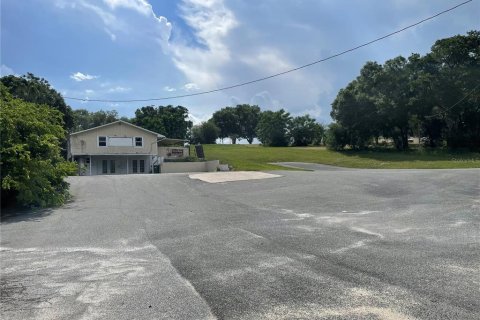 Propiedad comercial en venta en Fruitland Park, Florida № 2210586 - foto 21