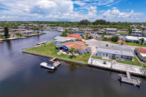 House in Hudson, Florida 2 bedrooms, 156.73 sq.m. № 1831876 - photo 4