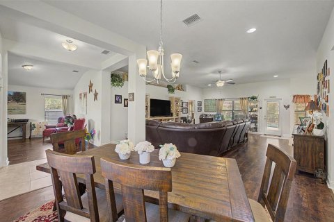 House in Dade City, Florida 4 bedrooms, 212.47 sq.m. № 2239283 - photo 11