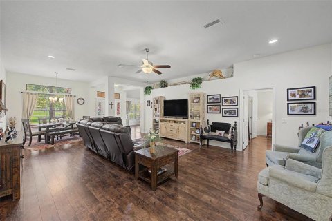 House in Dade City, Florida 4 bedrooms, 212.47 sq.m. № 2239283 - photo 10