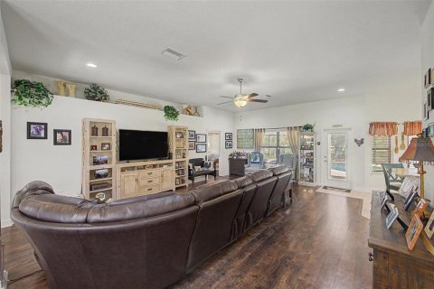House in Dade City, Florida 4 bedrooms, 212.47 sq.m. № 2239283 - photo 9