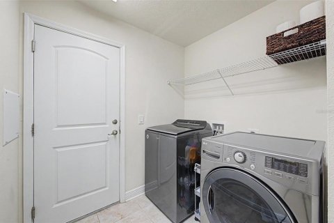 House in Dade City, Florida 4 bedrooms, 212.47 sq.m. № 2239283 - photo 30