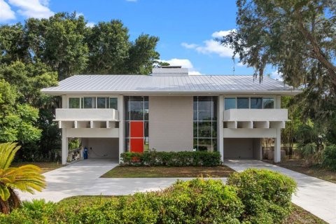 House in Winter Haven, Florida 3 bedrooms, 360.93 sq.m. № 2095548