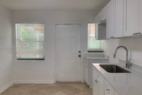 Casa en alquiler en West Park, Florida, 3 dormitorios, 100.52 m2 № 1997323 - foto 8