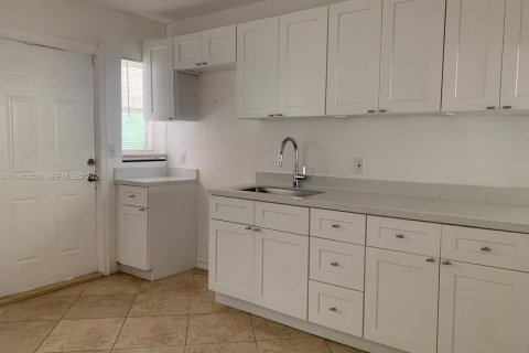 Casa en alquiler en West Park, Florida, 3 dormitorios, 100.52 m2 № 1997323 - foto 3