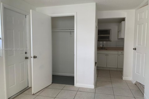 Casa en alquiler en West Park, Florida, 3 dormitorios, 100.52 m2 № 1997323 - foto 10