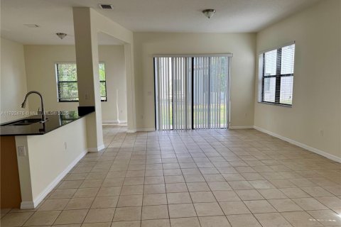 House in Miramar, Florida 3 bedrooms, 183.67 sq.m. № 1940719 - photo 6