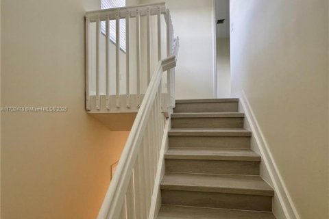 House in Miramar, Florida 3 bedrooms, 183.67 sq.m. № 1940719 - photo 10