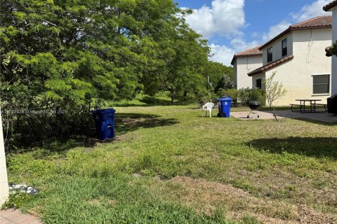 House in Miramar, Florida 3 bedrooms, 183.67 sq.m. № 1940719 - photo 23