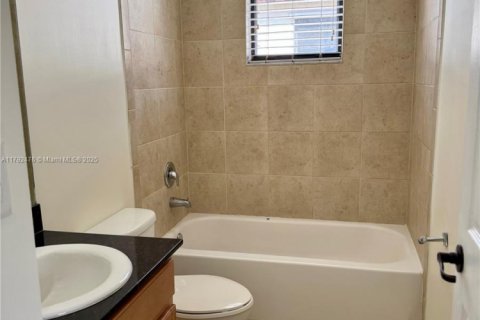 House in Miramar, Florida 3 bedrooms, 183.67 sq.m. № 1940719 - photo 14