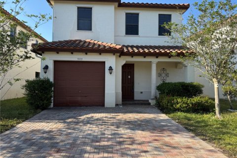 House in Miramar, Florida 3 bedrooms, 183.67 sq.m. № 1940719 - photo 1