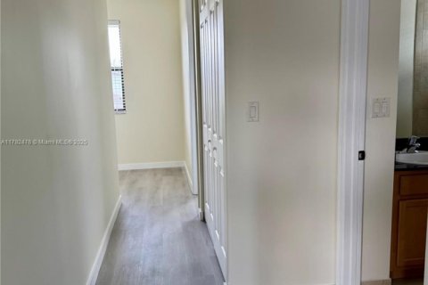 House in Miramar, Florida 3 bedrooms, 183.67 sq.m. № 1940719 - photo 13