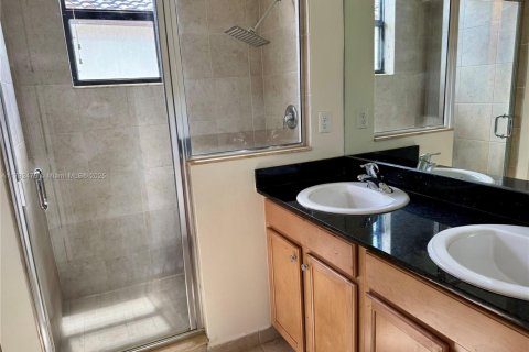 House in Miramar, Florida 3 bedrooms, 183.67 sq.m. № 1940719 - photo 20