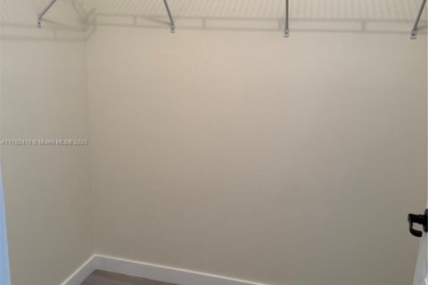 House in Miramar, Florida 3 bedrooms, 183.67 sq.m. № 1940719 - photo 19