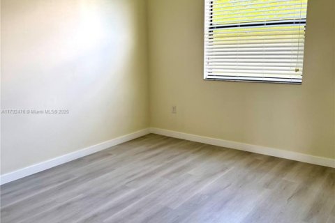 House in Miramar, Florida 3 bedrooms, 183.67 sq.m. № 1940719 - photo 12