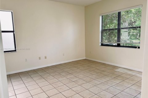 House in Miramar, Florida 3 bedrooms, 183.67 sq.m. № 1940719 - photo 7