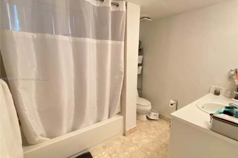 Condominio en venta en Miami, Florida, 3 dormitorios, 120.12 m2 № 1959007 - foto 14