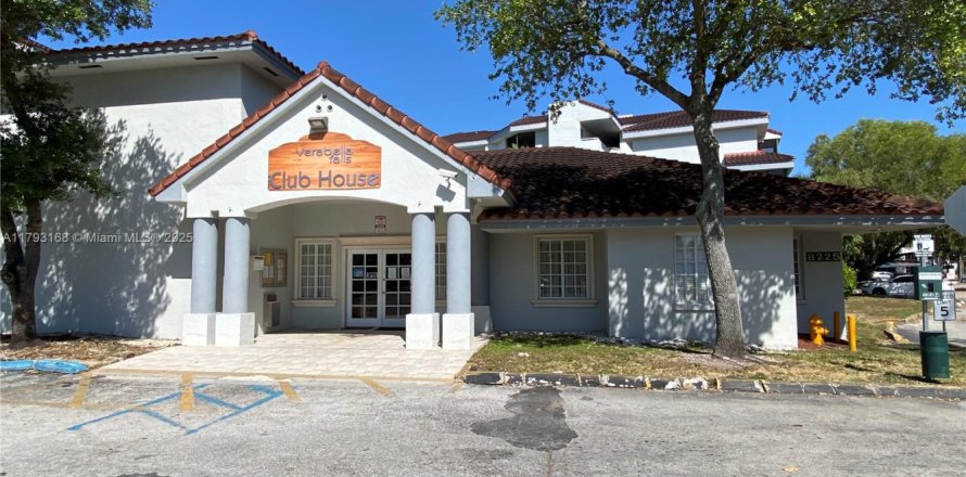 Condominio en Miami, Florida, 3 dormitorios  № 1959007