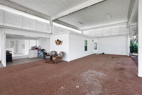 House in Titusville, Florida 1 bedroom, 102.19 sq.m. № 2238421 - photo 21