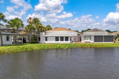 House in Titusville, Florida 1 bedroom, 102.19 sq.m. № 2238421 - photo 30