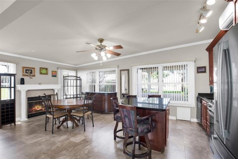 House in Titusville, Florida 1 bedroom, 102.19 sq.m. № 2238421 - photo 8