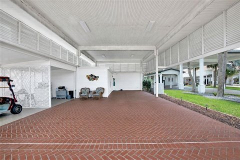 House in Titusville, Florida 1 bedroom, 102.19 sq.m. № 2238421 - photo 23