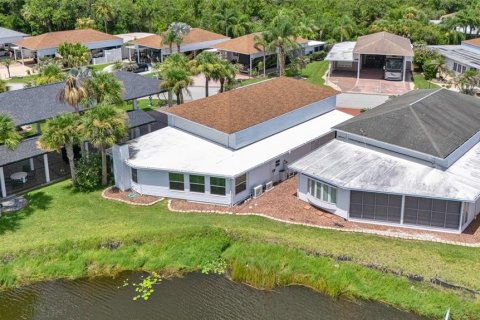 House in Titusville, Florida 1 bedroom, 102.19 sq.m. № 2238421 - photo 28