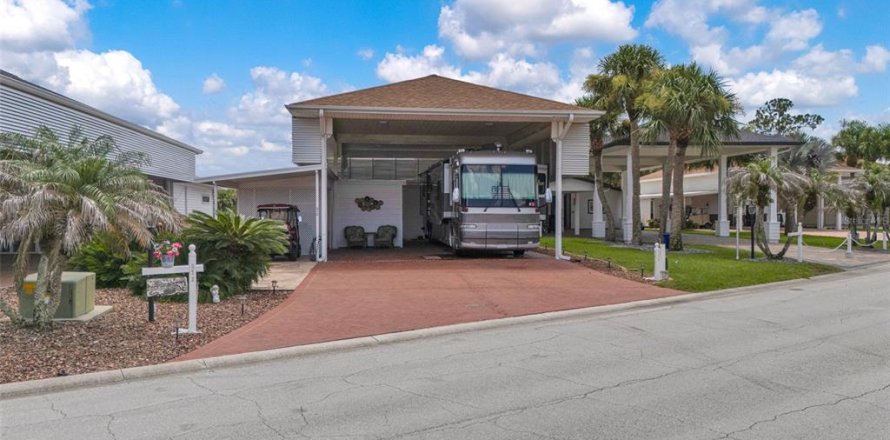 House in Titusville, Florida 1 bedroom, 102.19 sq.m. № 2238421