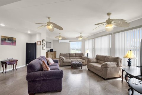 House in Titusville, Florida 1 bedroom, 102.19 sq.m. № 2238421 - photo 4