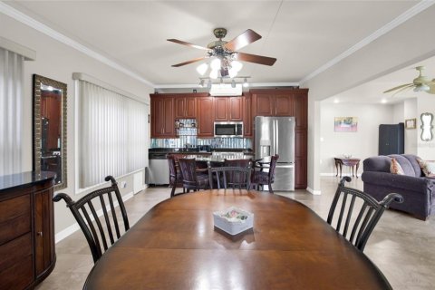 House in Titusville, Florida 1 bedroom, 102.19 sq.m. № 2238421 - photo 11