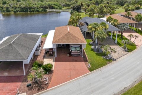 House in Titusville, Florida 1 bedroom, 102.19 sq.m. № 2238421 - photo 25