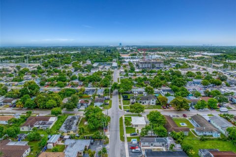 Commercial property in Hollywood, Florida 195.09 sq.m. № 1819902 - photo 9