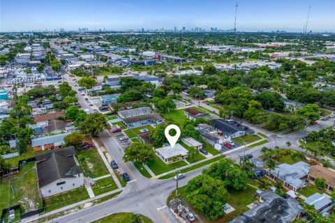 Commercial property in Hollywood, Florida 195.09 sq.m. № 1819902 - photo 18