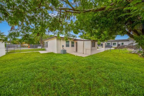 Commercial property in Hollywood, Florida 195.09 sq.m. № 1819902 - photo 5