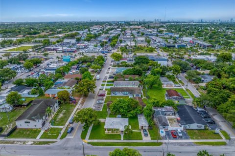 Commercial property in Hollywood, Florida 195.09 sq.m. № 1819902 - photo 19