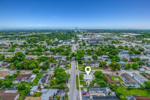 Commercial property in Hollywood, Florida 195.09 sq.m. № 1819902 - photo 10
