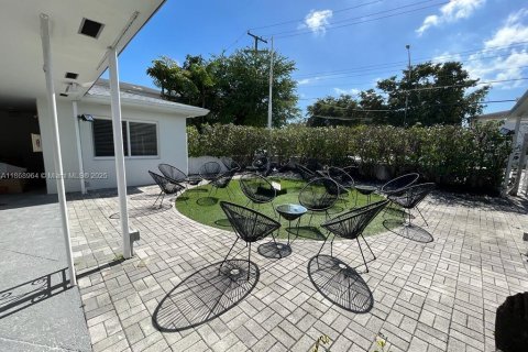 Apartment in Miami, Florida 685.34 sq.m. № 1896548 - photo 9