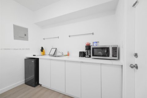 Apartment in Miami, Florida 685.34 sq.m. № 1896548 - photo 5
