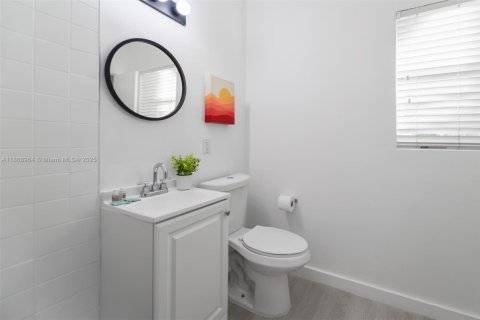 Apartment in Miami, Florida 685.34 sq.m. № 1896548 - photo 7