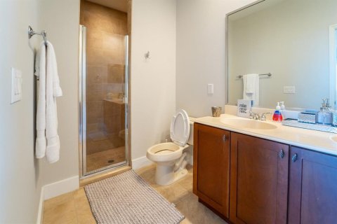 Casa en alquiler en Orlando, Florida, 6 dormitorios, 479.38 m2 № 1906884 - foto 9